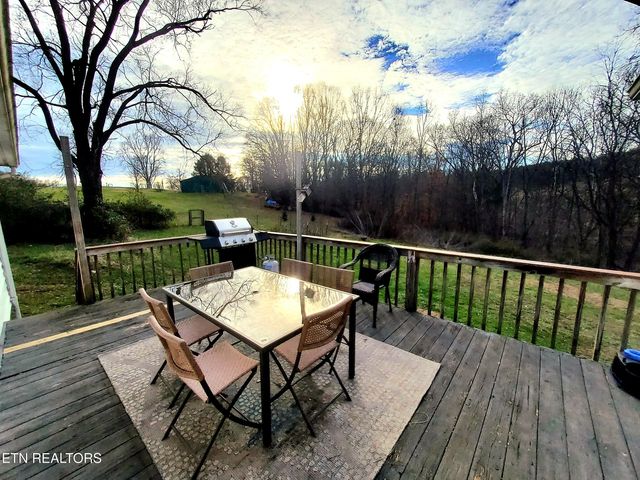 1471 Harold Patterson Rd, Dandridge, TN 37725