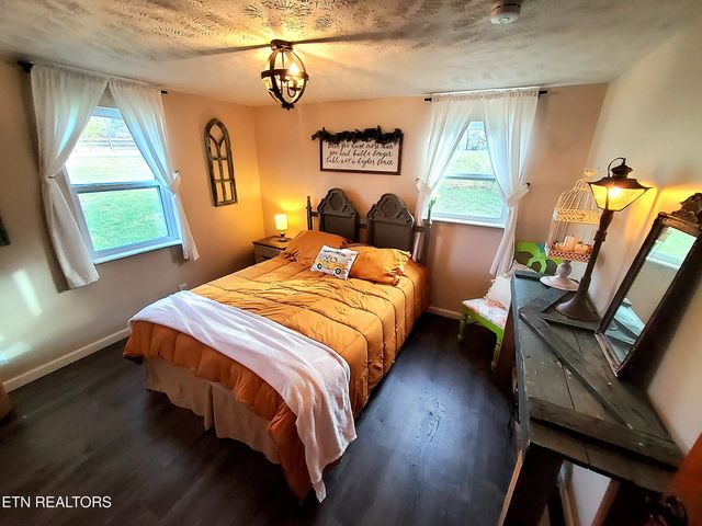 1471 Harold Patterson Rd, Dandridge, TN 37725