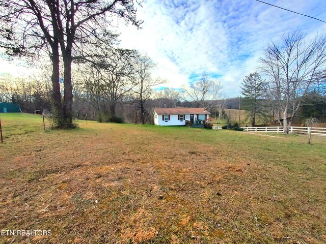 1471 Harold Patterson Rd, Dandridge, TN 37725