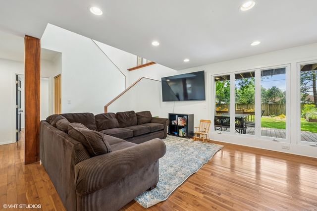 1347 LONDON Lane, Glenview, IL 60025