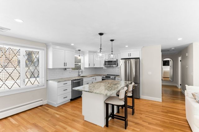 8 Dianthus Rd, Holbrook, MA 02343