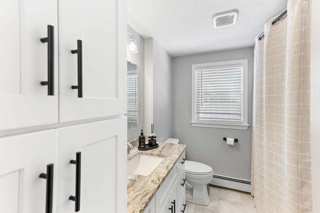 8 Dianthus Rd, Holbrook, MA 02343