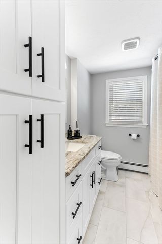 8 Dianthus Rd, Holbrook, MA 02343