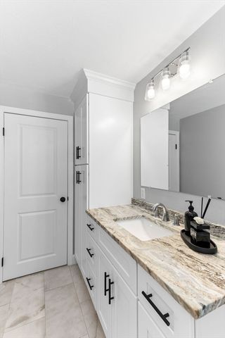 8 Dianthus Rd, Holbrook, MA 02343