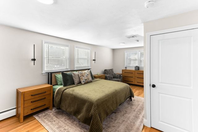 8 Dianthus Rd, Holbrook, MA 02343