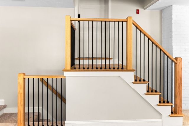 8 Dianthus Rd, Holbrook, MA 02343