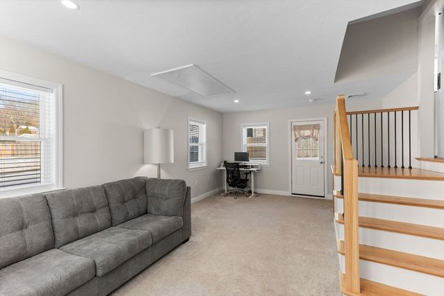 8 Dianthus Rd, Holbrook, MA 02343