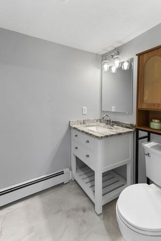 8 Dianthus Rd, Holbrook, MA 02343