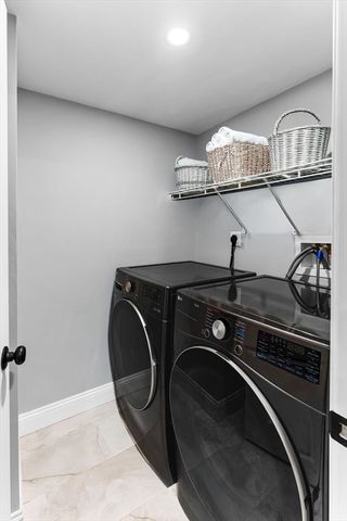 8 Dianthus Rd, Holbrook, MA 02343