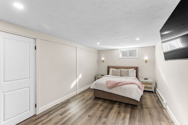 8 Dianthus Rd, Holbrook, MA 02343