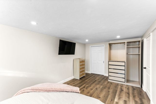 8 Dianthus Rd, Holbrook, MA 02343