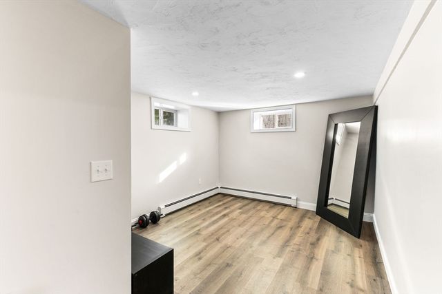 8 Dianthus Rd, Holbrook, MA 02343