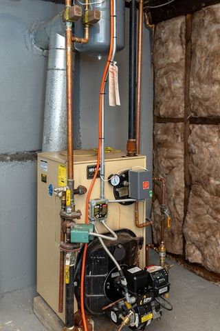 8 Dianthus Rd, Holbrook, MA 02343