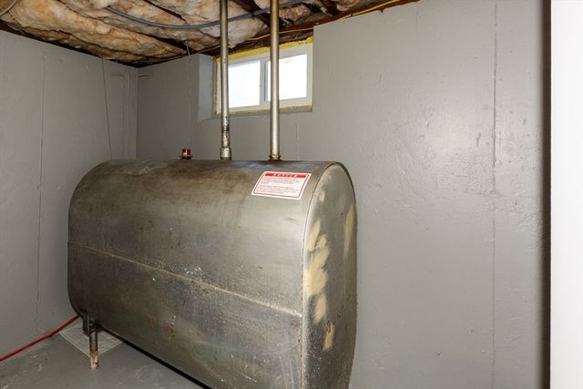 8 Dianthus Rd, Holbrook, MA 02343