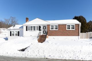 8 Dianthus Rd, Holbrook, MA 02343