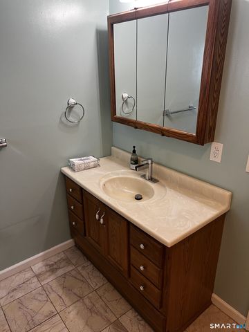 9 Dakota Trail, Bristol, CT 06010