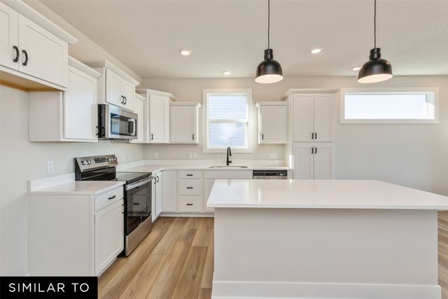 2824 NW Reinhart Drive, Ankeny, IA 50023