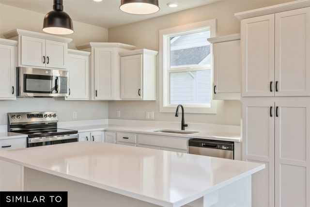 2824 NW Reinhart Drive, Ankeny, IA 50023