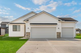 2824 NW Reinhart Drive, Ankeny, IA 50023