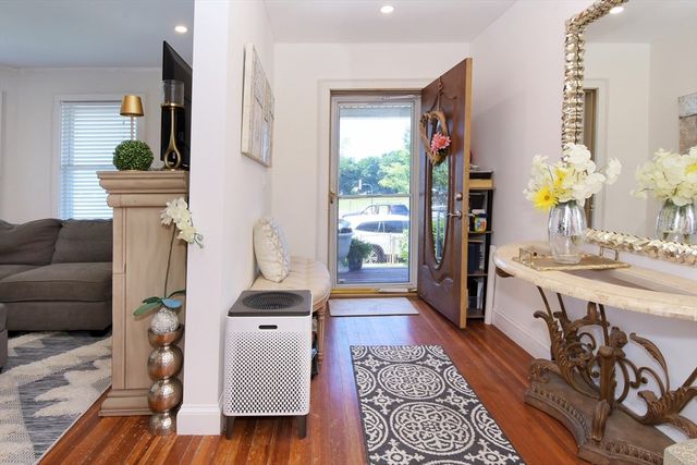 435 Cabot St B, Beverly, MA 01915