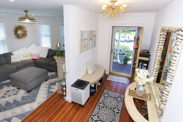 435 Cabot St B, Beverly, MA 01915