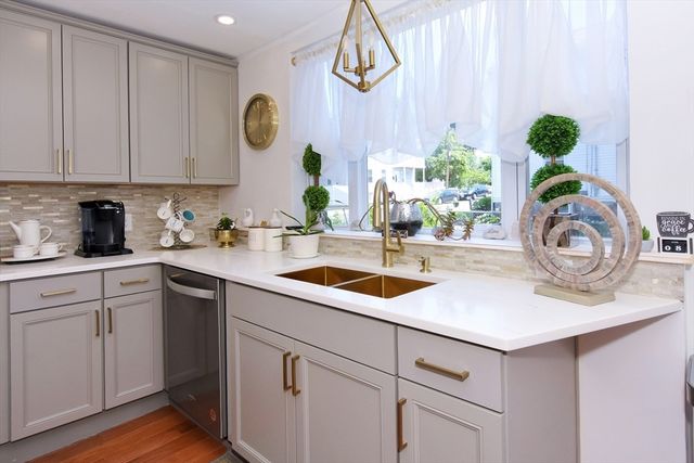435 Cabot St B, Beverly, MA 01915
