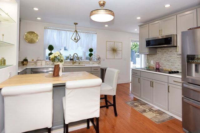 435 Cabot St B, Beverly, MA 01915