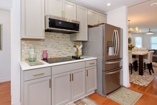 435 Cabot St B, Beverly, MA 01915