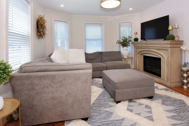 435 Cabot St B, Beverly, MA 01915