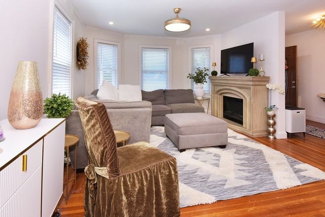 435 Cabot St B, Beverly, MA 01915