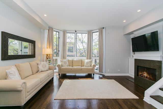 2005 N HOYNE Avenue, Chicago, IL 60647