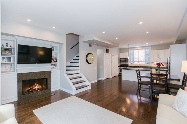 2005 N HOYNE Avenue, Chicago, IL 60647