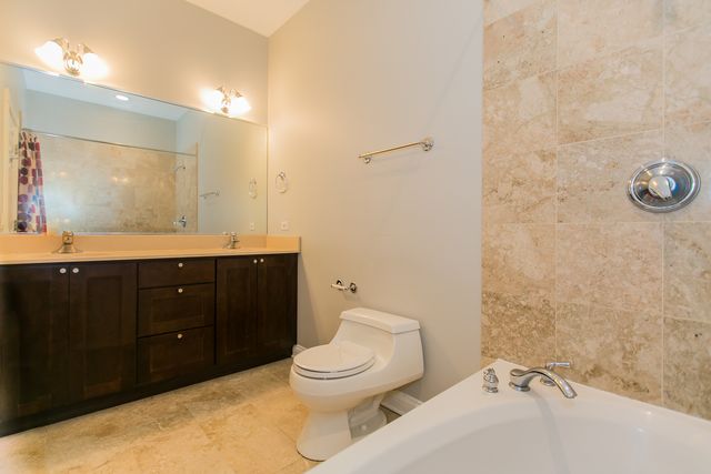 2005 N HOYNE Avenue, Chicago, IL 60647
