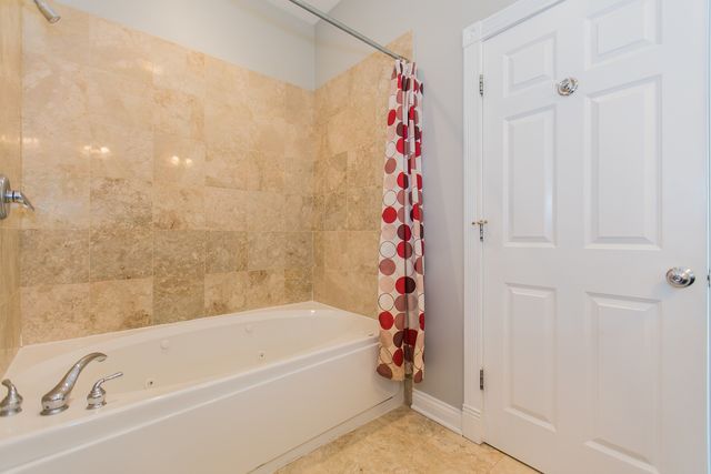 2005 N HOYNE Avenue, Chicago, IL 60647