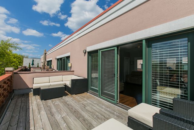 2005 N HOYNE Avenue, Chicago, IL 60647