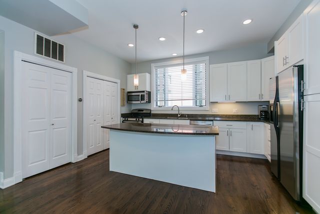 2005 N HOYNE Avenue, Chicago, IL 60647