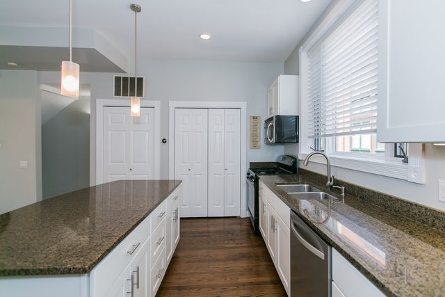 2005 N HOYNE Avenue, Chicago, IL 60647