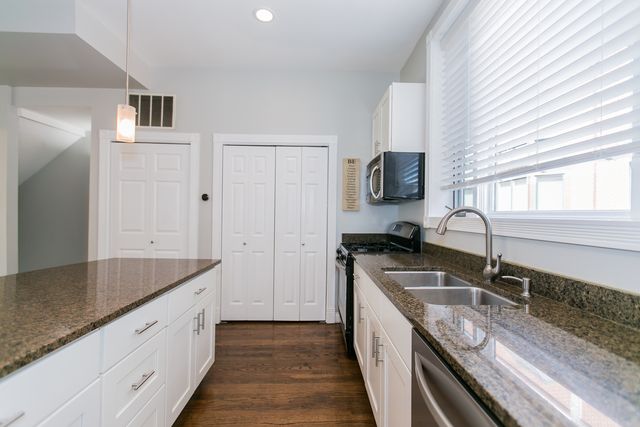 2005 N HOYNE Avenue, Chicago, IL 60647
