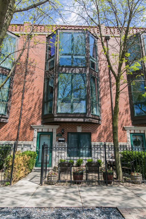 2005 N HOYNE Avenue, Chicago, IL 60647