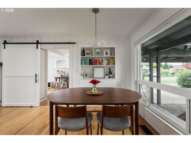 9720 Sw INGLEWOOD Pl, Portland, OR 97225