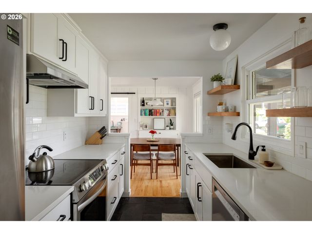 9720 Sw INGLEWOOD Pl, Portland, OR 97225