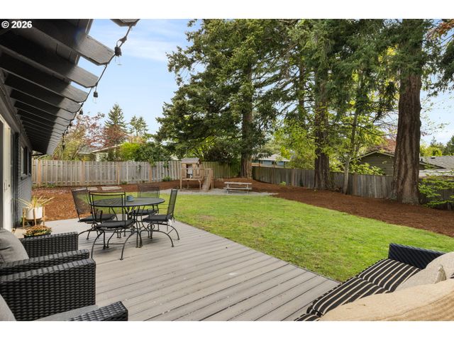 9720 Sw INGLEWOOD Pl, Portland, OR 97225