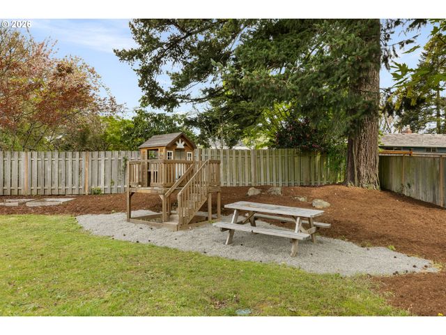 9720 Sw INGLEWOOD Pl, Portland, OR 97225