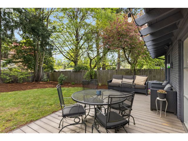 9720 Sw INGLEWOOD Pl, Portland, OR 97225