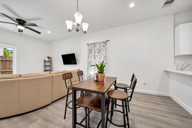 4011 King Street, Houston, TX 77026