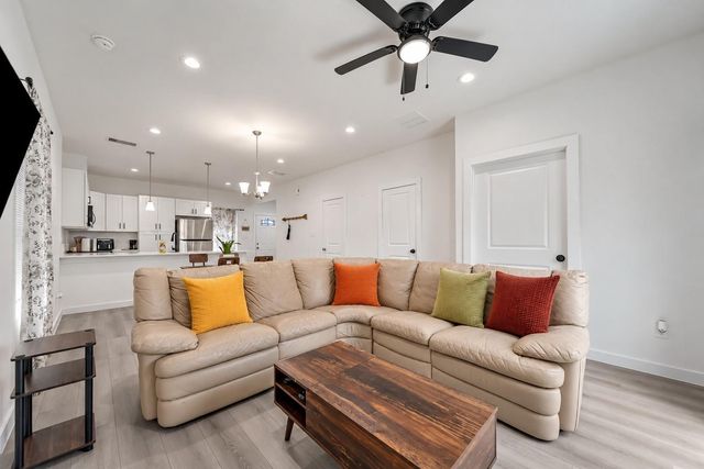 4011 King Street, Houston, TX 77026