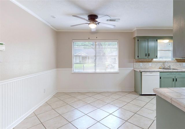5221 Cottonwood Circle, Dickinson, TX 77539