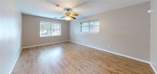 5221 Cottonwood Circle, Dickinson, TX 77539
