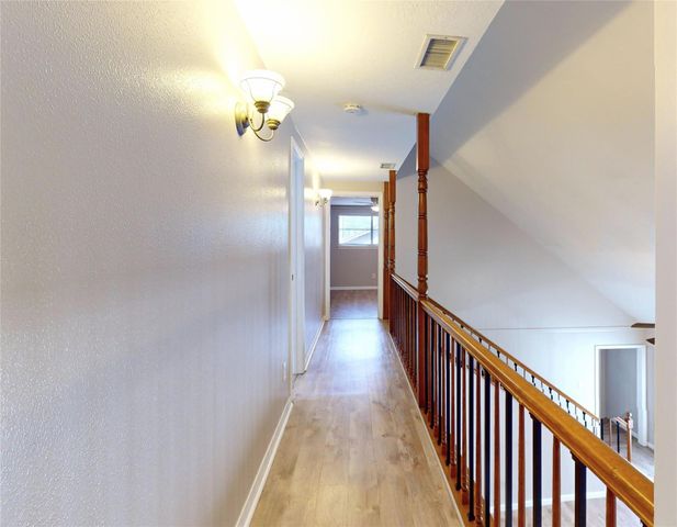 5221 Cottonwood Circle, Dickinson, TX 77539