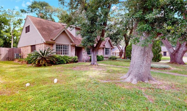 5221 Cottonwood Circle, Dickinson, TX 77539